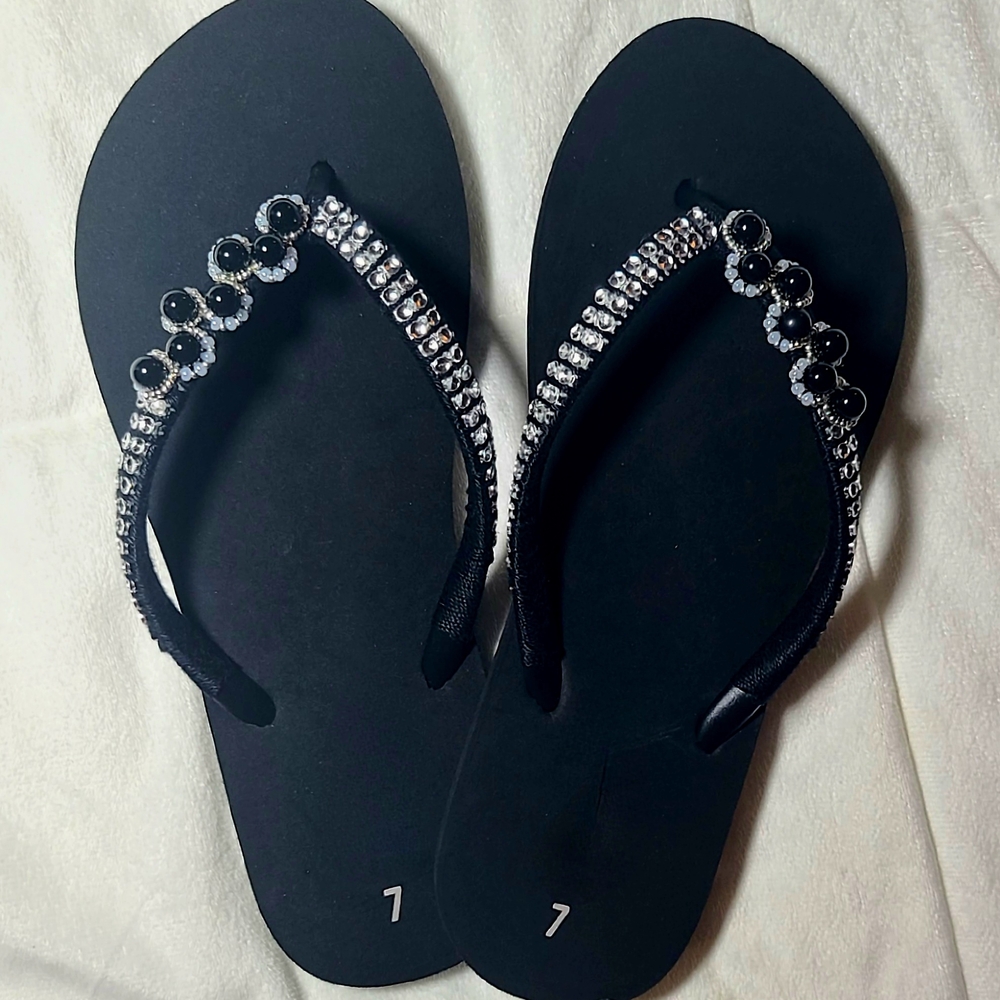 Alice + Olivia Black Sandals with Elegant Metallic Accents